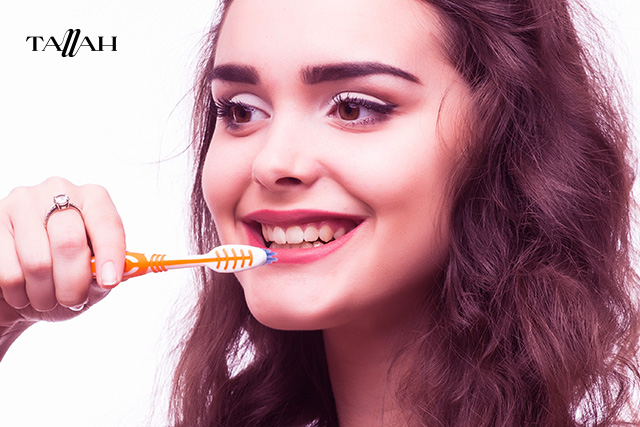 طريقة تنظيف الأسنان في البيت