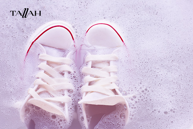 التخلص من رائحة الحذاء بالملح