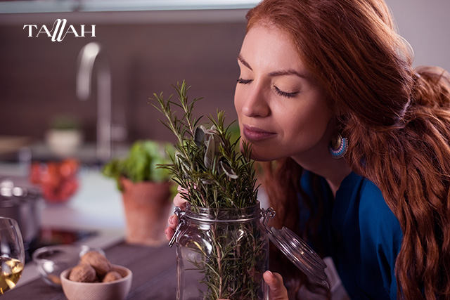 كيفية استخدام زيت إكليل الجبل للشعر