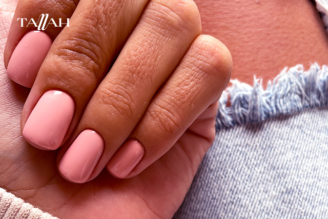 لون المناكير المناسب للبشرة الحنطية