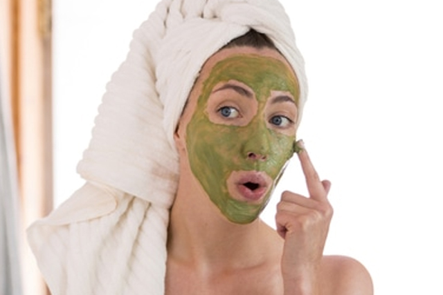 طريقة عمل تونر زيت شجرة الشاي للوجه