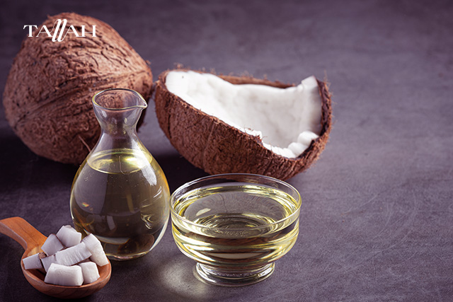 فوائد زيت جوز الهند للرموش